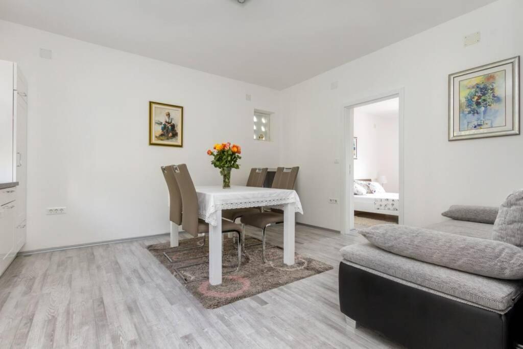 Apartman Buki **** สปลิท ภายนอก รูปภาพ
