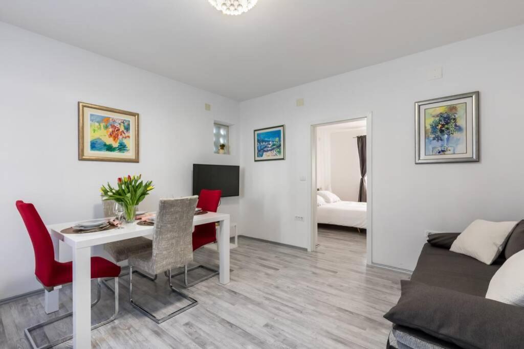 Apartman Buki **** สปลิท ภายนอก รูปภาพ