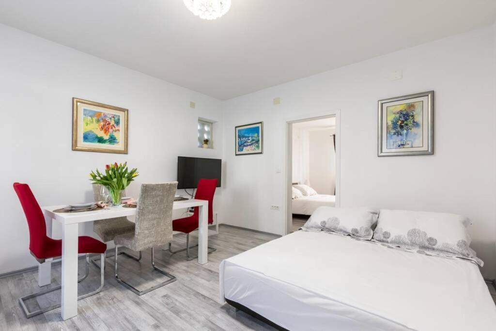 Apartman Buki **** สปลิท ภายนอก รูปภาพ